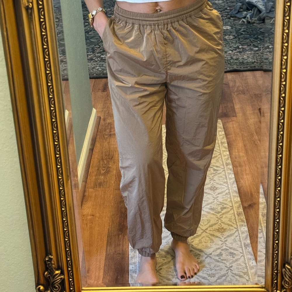 Good American Tan Elastic Joggers